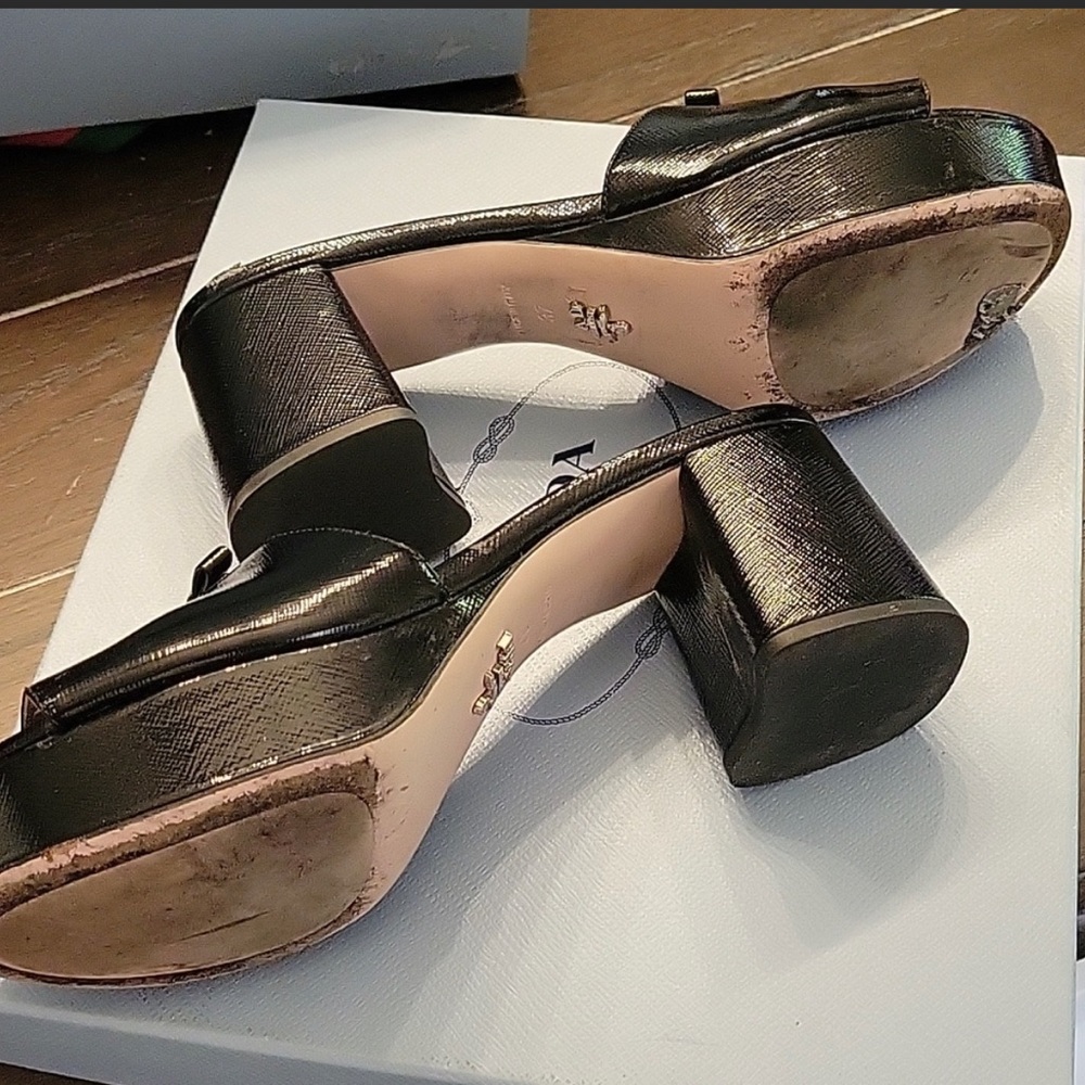 Prada shoes - Picture 3 of 4